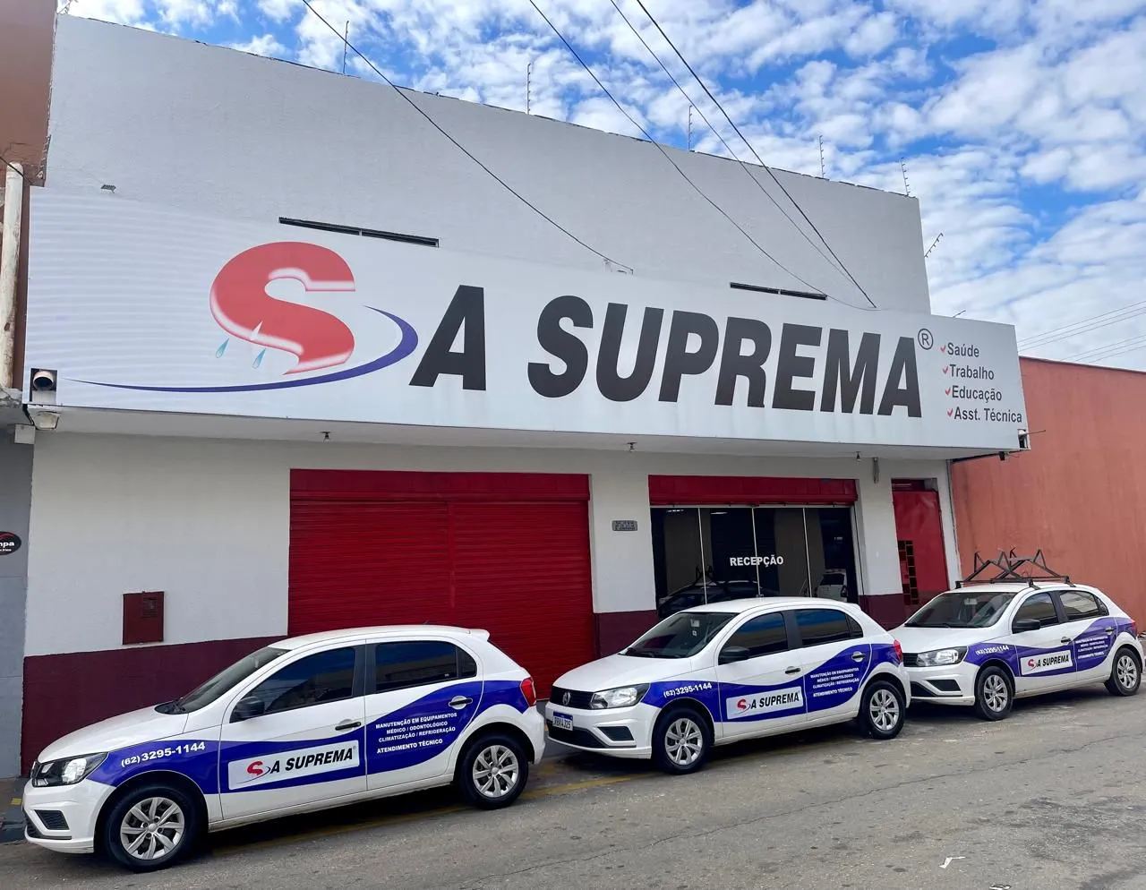 Fachada suprema comercial